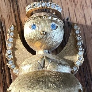 Vintage Ultra Gold Angel Brooch